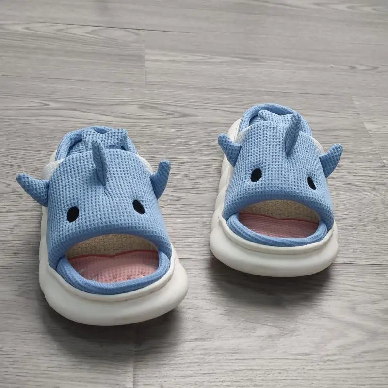 Nosso "Cozy Embroidered" Slippers