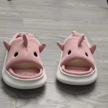 Nosso "Cozy Embroidered" Slippers